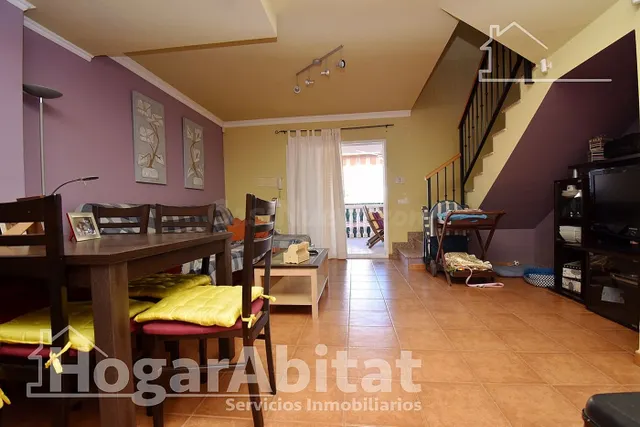CHALET PAREADO CON TERRAZA Y GARAJE JUNTO A LA PLAYA