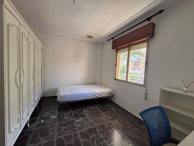 Piso para estudiantes muy luminoso de 3 dormitorios en la Alameda, Cartagena. — 29