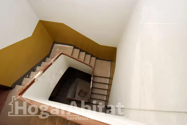 AMPLIA CASA CON 2 TERRAZAS CERCA DEL CENTRO — 48