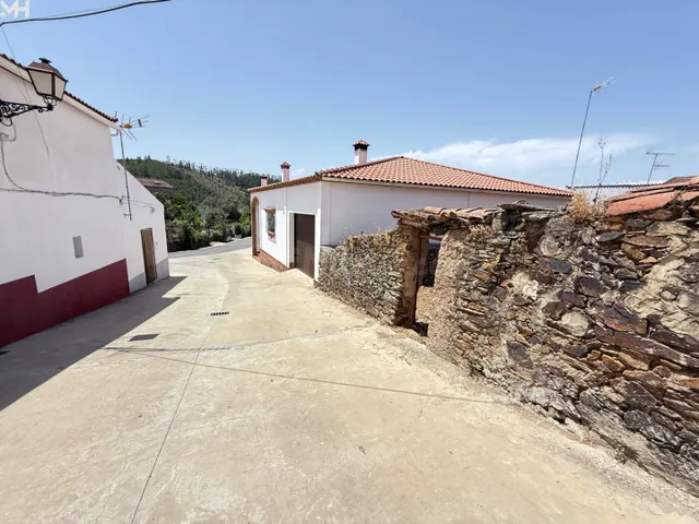 Casa de Piedra en Almonaster la Real: Rehabilitación o Nueva - foto 2