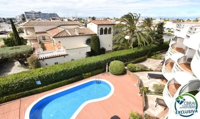 EMPURIABRAVA: Exclusivo complejo de seis casas con amarre en - foto 4