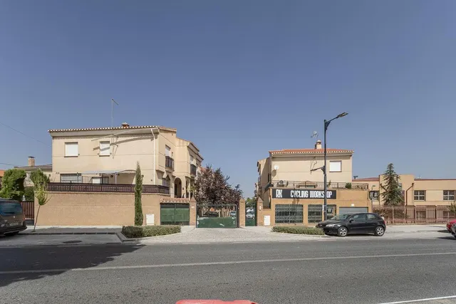 AMPLIA CASA DE 5 DORMITORIOS EN ALHENDÍN, GRANADA — 41