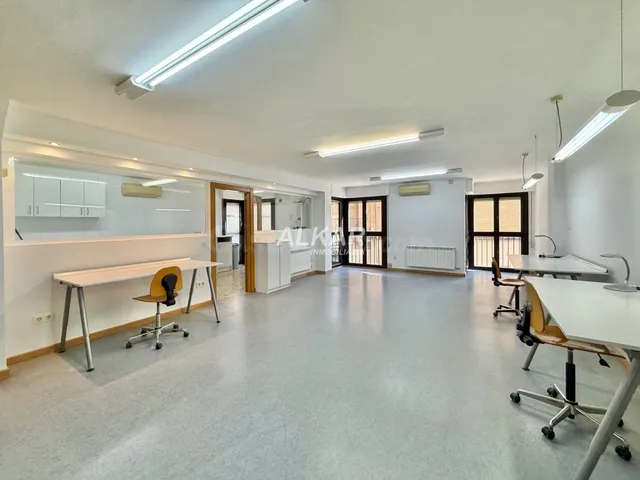 OFICINA EN ALQUILER - foto 2