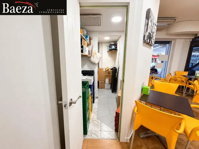 Traspaso de heladería-cafetería totalmente equipada — 4