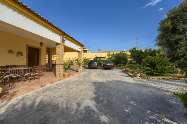 Espectacular chalet con piscina de diseño, jardín de 2.000 m2 y 4 dormitorios con baño propio — 9