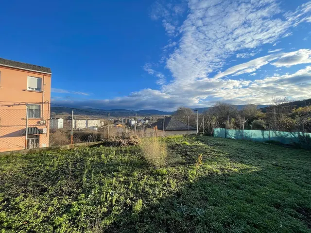 SE VENDE CASA CON TERRENO EN CASCO ANTIGUO — 10