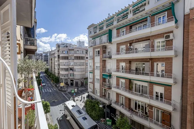 PISO COMPLETAMENTE REFORMADO EN CALLE RECOGIDAS — 4