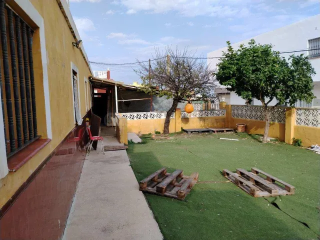 ESPACIOSA CASA UNIFAMILIAR EN LA BAJADILLA — 3