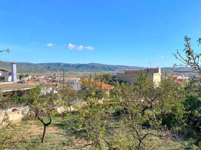 CASA CON TERRENO AMPLIO EN LA FONT DE LA FIGUERA — 32
