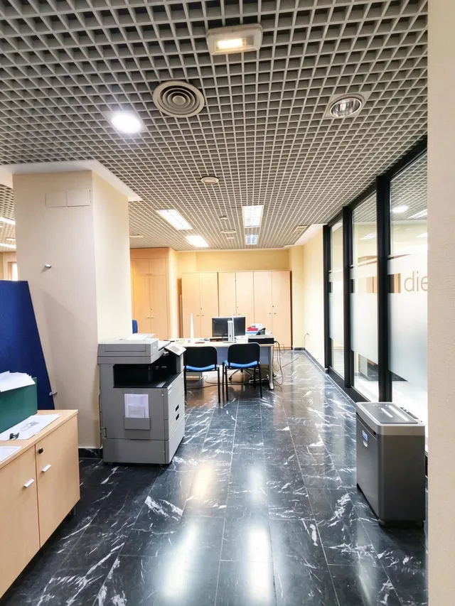 Local para oficinas, gimnasio o clínica en venta en el Centro de Badajoz — 24