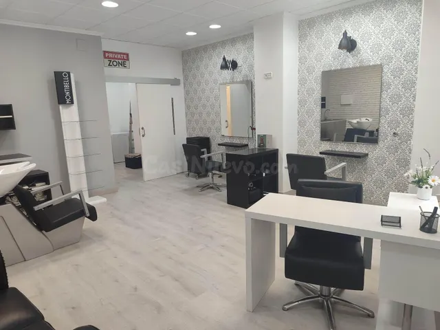LOCAL COMERCIAL CENTRICO ACONDICIONADO COMO SALON DE PELUQUE - foto 2