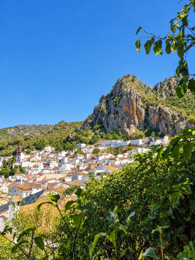 VENTA DOS VIVIENDAS UBRIQUE. ZONA LOS PINITOS