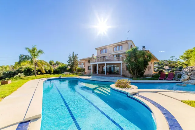 VILLA EN PLENA NATURALEZA EN CUBELLES