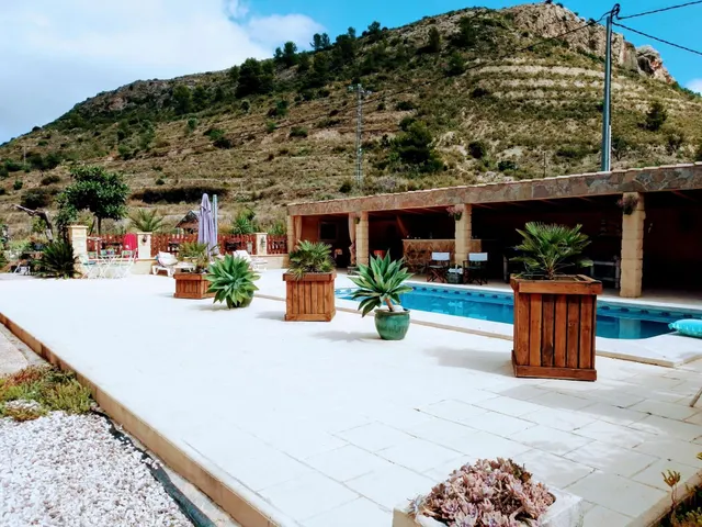 Encantadora Villa en Relleu con Vistas a la Montaña y Máxima Privacidad — 10