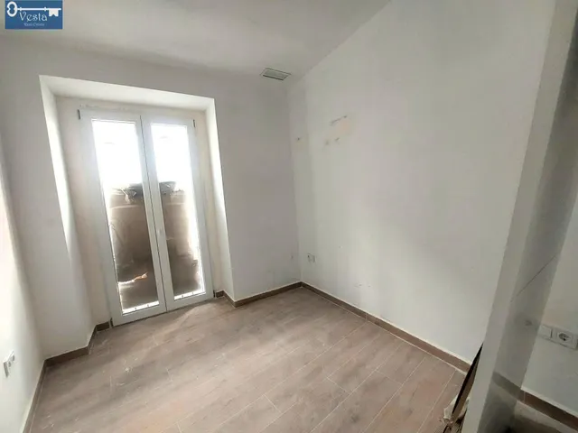 PRECIOSO BAJO CON PATIO — 11