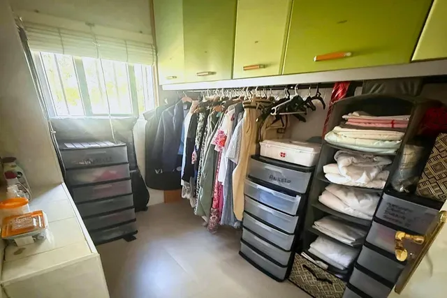 Bungalow reformado con 2 dormitorios, 1 baño y una amplia terraza frontal. Zona tranquila cerca de colegios y con buenas conexiones de transporte público. — 18