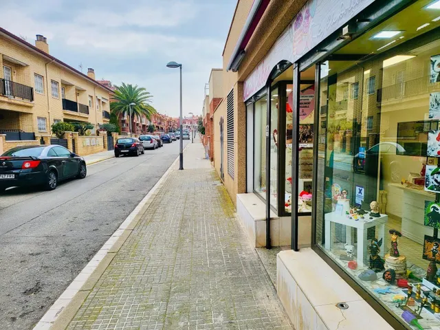 Inversión Estratégica con Rentabilidad Garantizada en el Corazón Comercial de Sant Andreu — 13