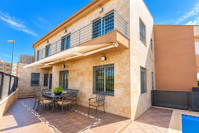 Espectacular chalet con piscina en orihuela centro - foto 4