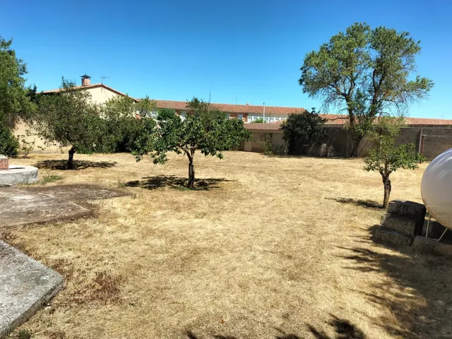 Amplia Casa en Melgar de Fernamental con Jardín y Terraza — 17