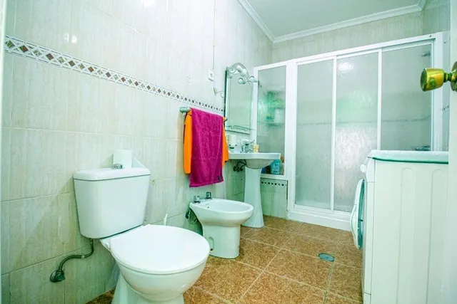CASA EN SAN ROQUE TOTALMENTE EXTERIOR CON MUCHAS POSIBILIDADES PATIO AMPLIO Y TERRAZAS — 17