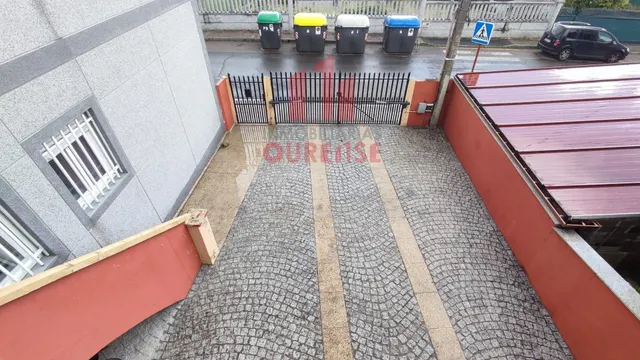 CASA ADOSADA MUY PRÓXIMA AL HOSPITAL DE OURENSE. — 11