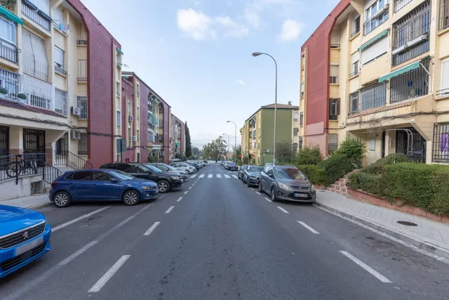 Piso ideal para inversión con alta rentabilidad junto a facultades de  Cartuja en Granada — 34
