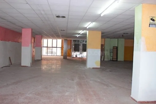 Local comercial en alquiler - CENTRO — 2