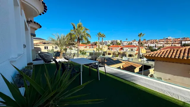 Villa con piscina privada, Alicante, Orihuela Costa. 4 habitaciones, 190 m2, 6,4 kilómetros del mar — 48