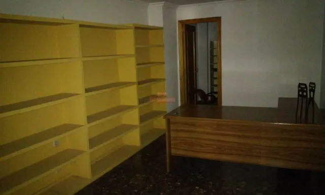 SE ALQUILA ENTREPLANTA ZONA MENENDEZ PIDAL. — 6