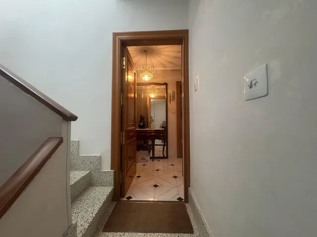 Edificio de dos apartamentos con terraza y garaje — 24