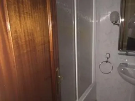 SE VENDE PISO DE TRES habitaciones EN LA ZONA DEL INSTITUTO — 8