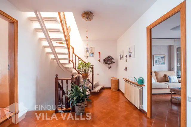 Casa con garaje para 5 coches, 2 terrazas y amplios espacios familiares — 24