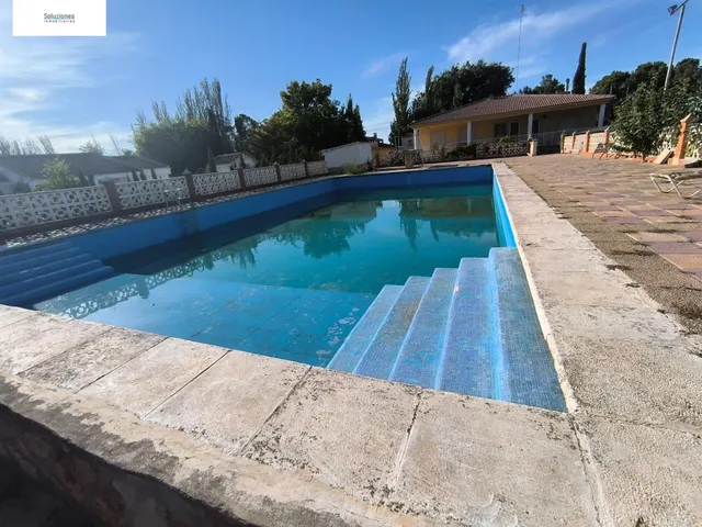 Exclusivo Chalet Seminuevo en Albacete con Amplias Instalaciones de Lujo — 12
