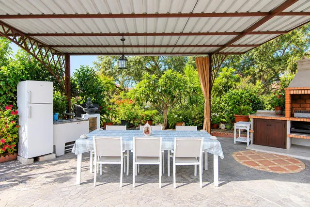 VENDE EN EXCLUSIVA CHALET INDEPENDIENTE EN COÍN — 45