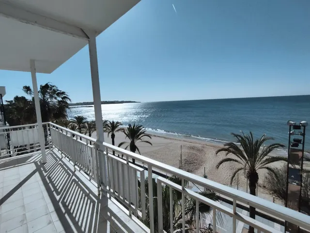 ESPECTACULAR PISO CON VISTAS AL MAR EN EL PASEO MARITIM DE SALOU. — 8
