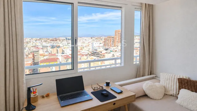 Vivienda reformada en 11ª planta con vistas panorámicas — 22
