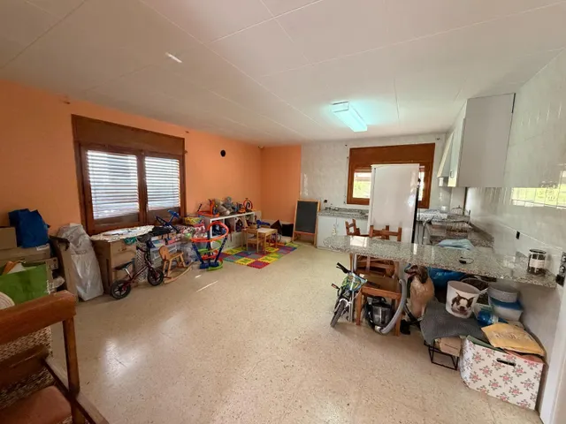 Vivienda unifamiliar. 5 habitaciones dobles. garaje. piscina. — 30