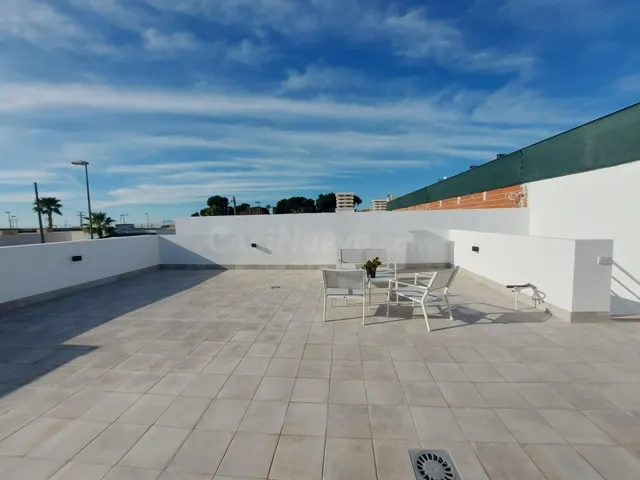 ADOSADO CON PARCELA, GARAJE Y PISCINA PRIVADA EN ROLDAN - TO - foto 2