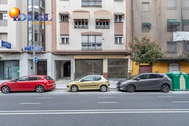 LOCAL COMERCIAL EN ARABIAL JUNTO HIPERCOR — 17