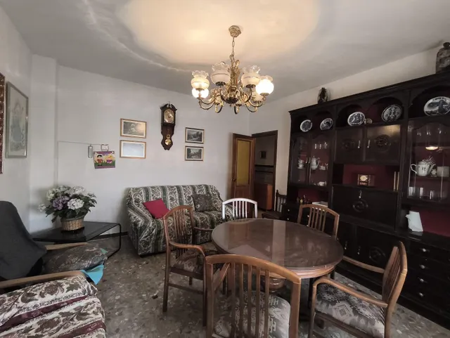 Amplia Casa en Noblejas - Oportunidad Única por €180,000 — 6