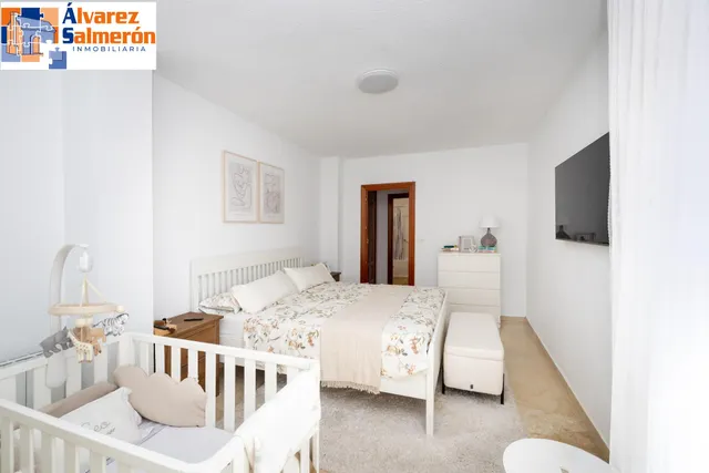 Piso y cochera en venta junto Acera de Darro. — 23