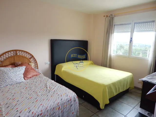 CHALET CON PISCINA Y VISTAS PRIVILEGIADAS. — 48