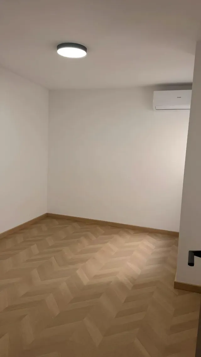 Apartamento con terraza, Alicante, Torrevieja, Playa de los Locos. 3 habitaciones, 110 m2, 200 metros al mar — 36