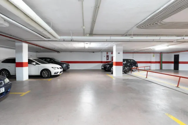 Ideal inversores!!! 35 plazas de aparcamiento y 5 trasteros, todo alquilado — 20