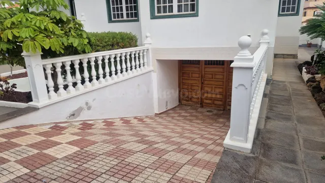 CASA-CHALET CON JARDIN Y PISCINA - BUENA ZONA - foto 4