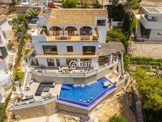 Villa en primera línea en venta en Jávea con increíbles vistas — 34