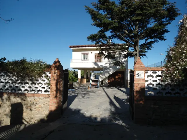 MAGÑIFICO CHALET EN BENAFER, EN EL CENTRO DEL PUEBLO. — 3
