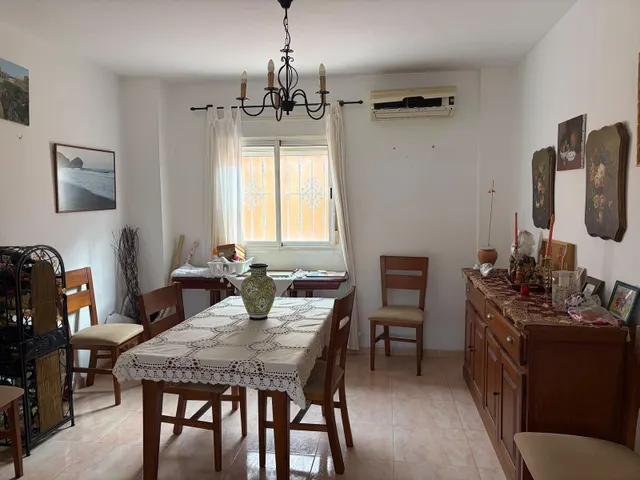 DÚPLEX ADOSADO EN SAN ISIDRO – 4 DORMITORIOS, GARAJE — 6