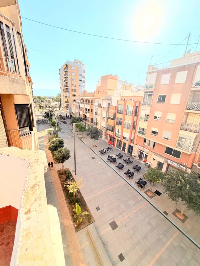 Casa señorial en el centro de Cullera con planta baja (garaje) y dos viviendas independientes. — 36