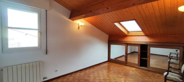 CHALET CON JARDÍN A UN PASO DEL CENTRO DE TORRELAVEGA.- — 19